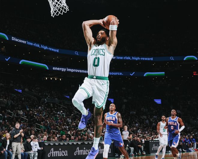 62岁马云现身NBA中国赛!猛拍成龙大腿 与贝克汉姆蔡崇信热聊